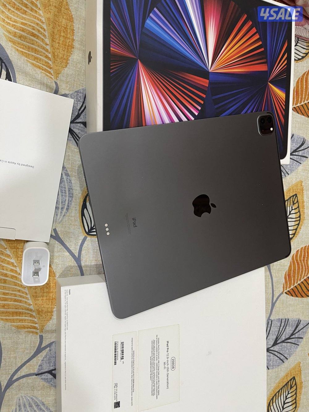 ايباد ابل برو 12.9 انش 256 قيقا ام ون الجيل الخامس نظيف حيل مع الاغراض4