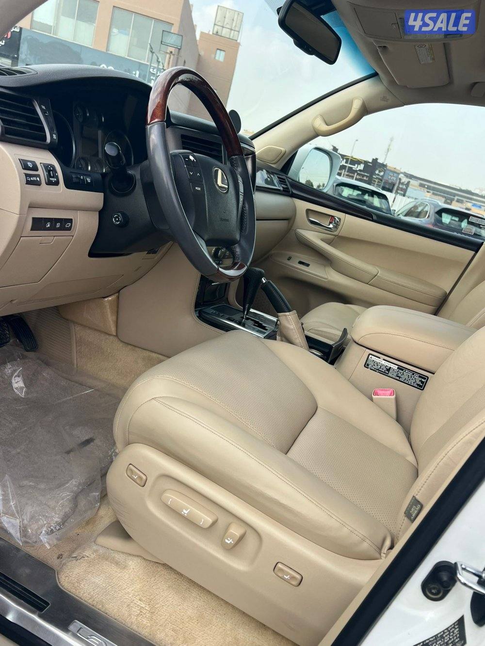 للبيع لكزس LX 570 الدرجه الأولي8