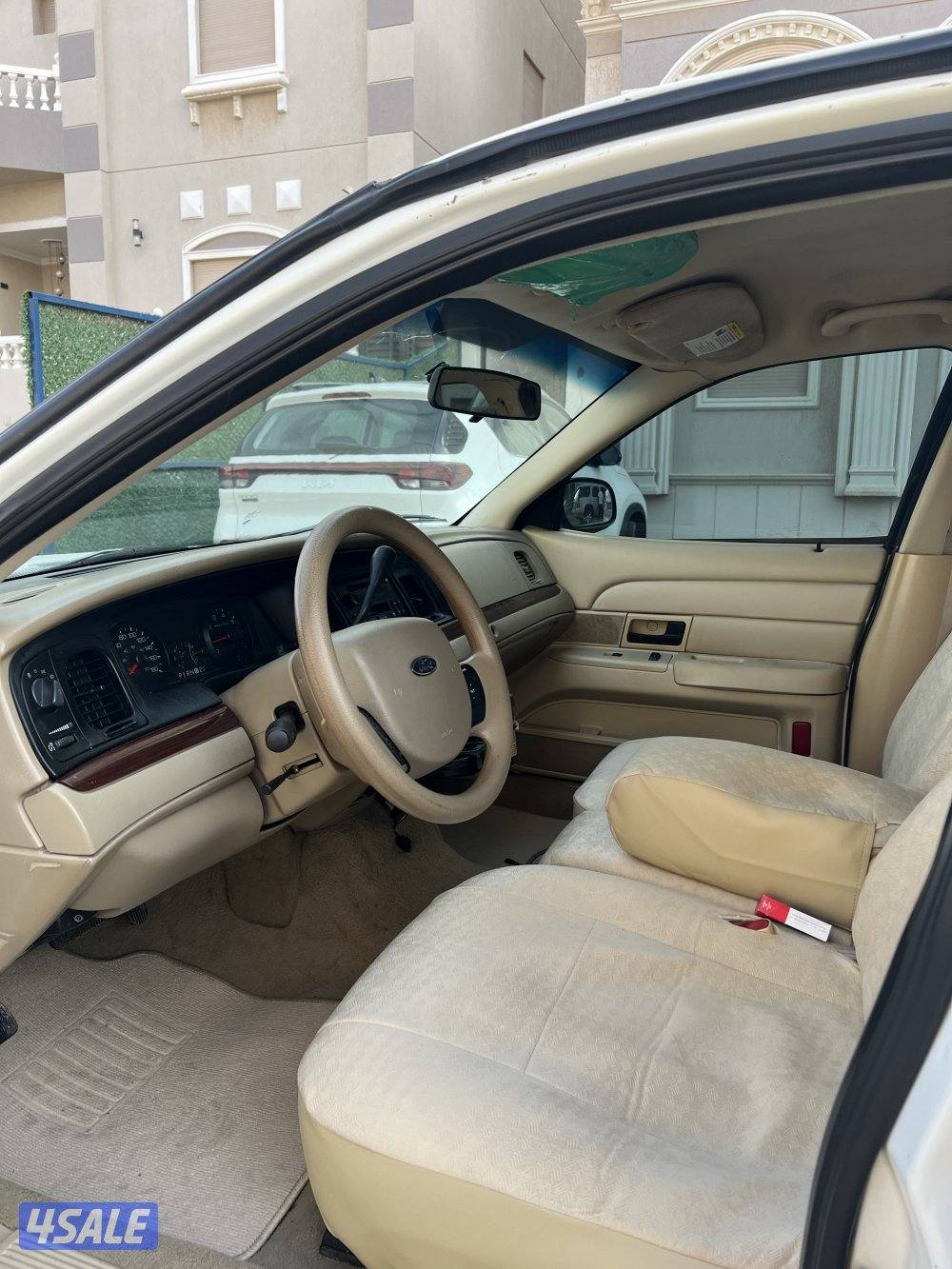 للبيع فورد فكتوريا4