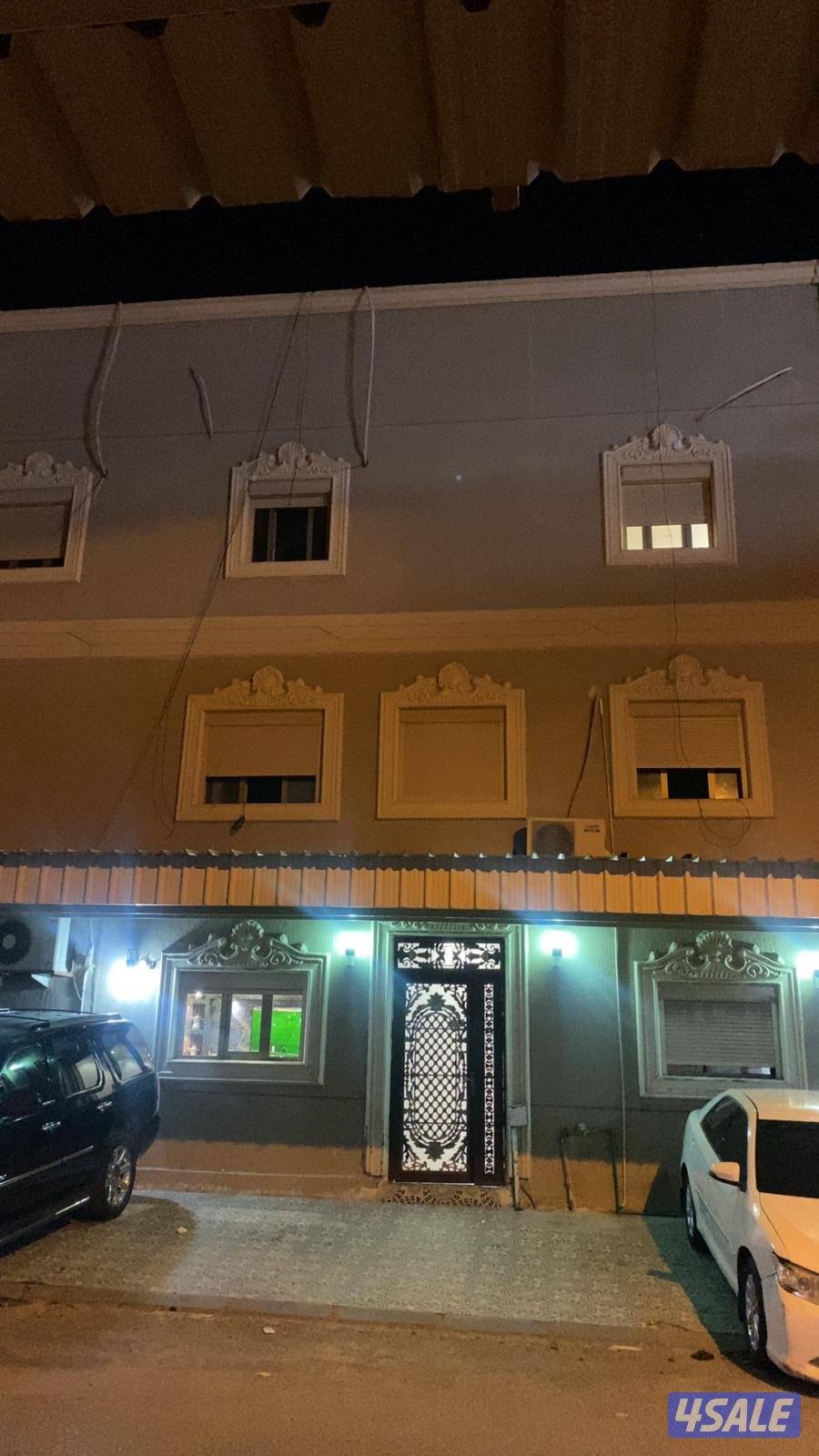 للبيع بـ الواحة قسيمة 3 أدوار ، موقع مميز مقابل الأسواق0