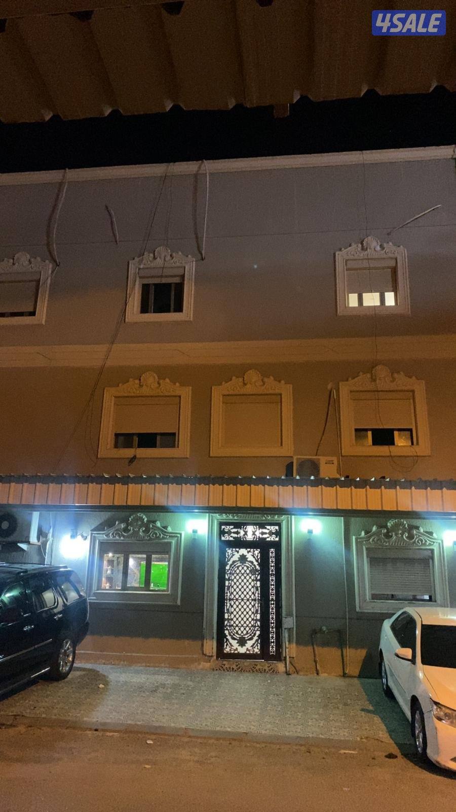 للبيع بـ الواحة قسيمة 3 أدوار ، موقع مميز مقابل الأسواق2