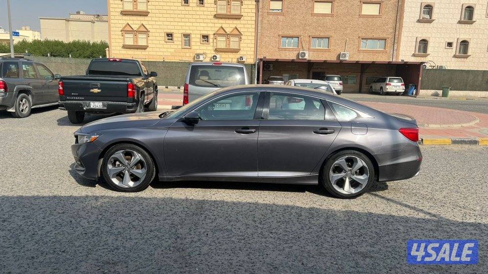 للبيع هوندا اكورد موديل 20196