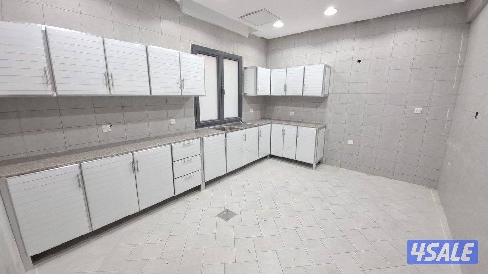 دور مودرن  في الخالدية  وشقق  واجهة جمعية وبنك3