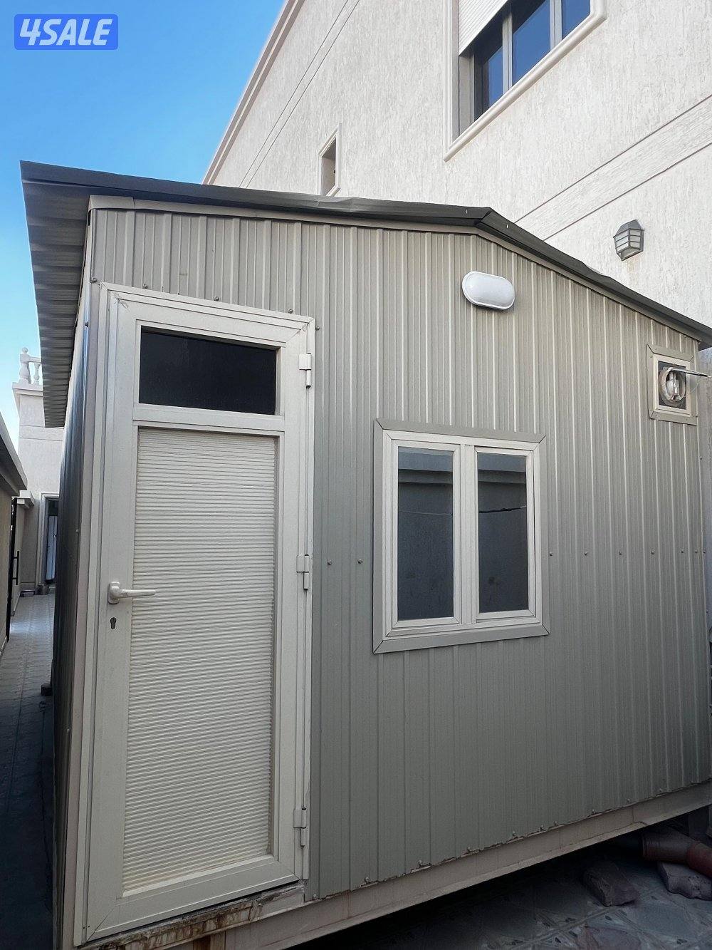 غرفة مع حمام و مكيف استعمال بسيط للبيع لا يتواصل الا الجاد فقط0