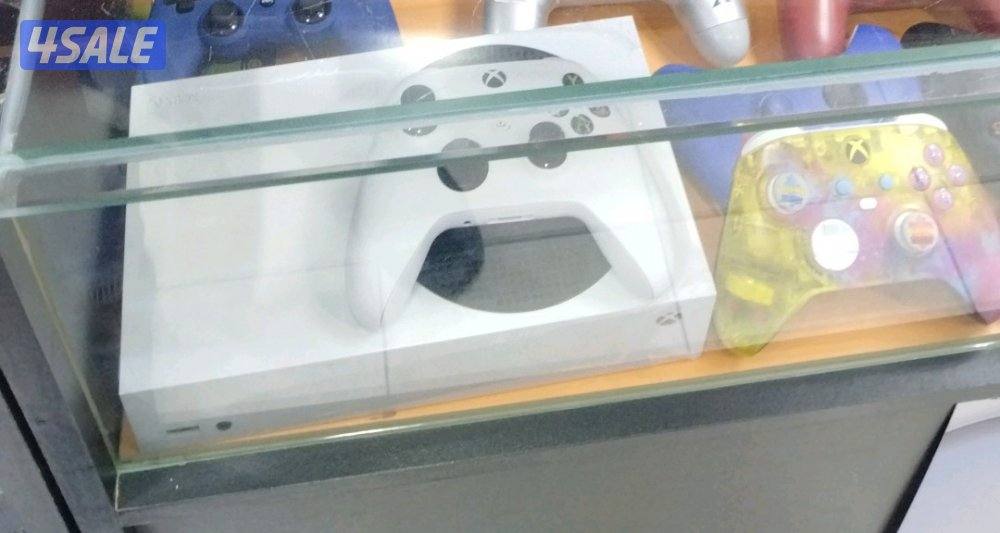 نبيع جميع اجهزه البلايستيشن فور والفايف جديد ومستعل6