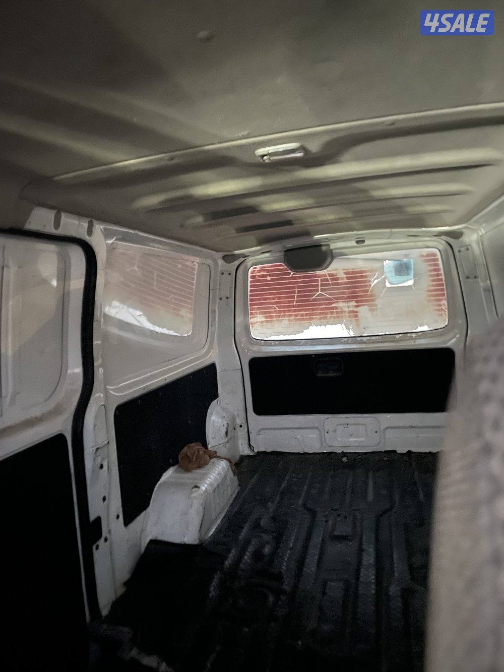 للبيع باص نيسان مقفل1