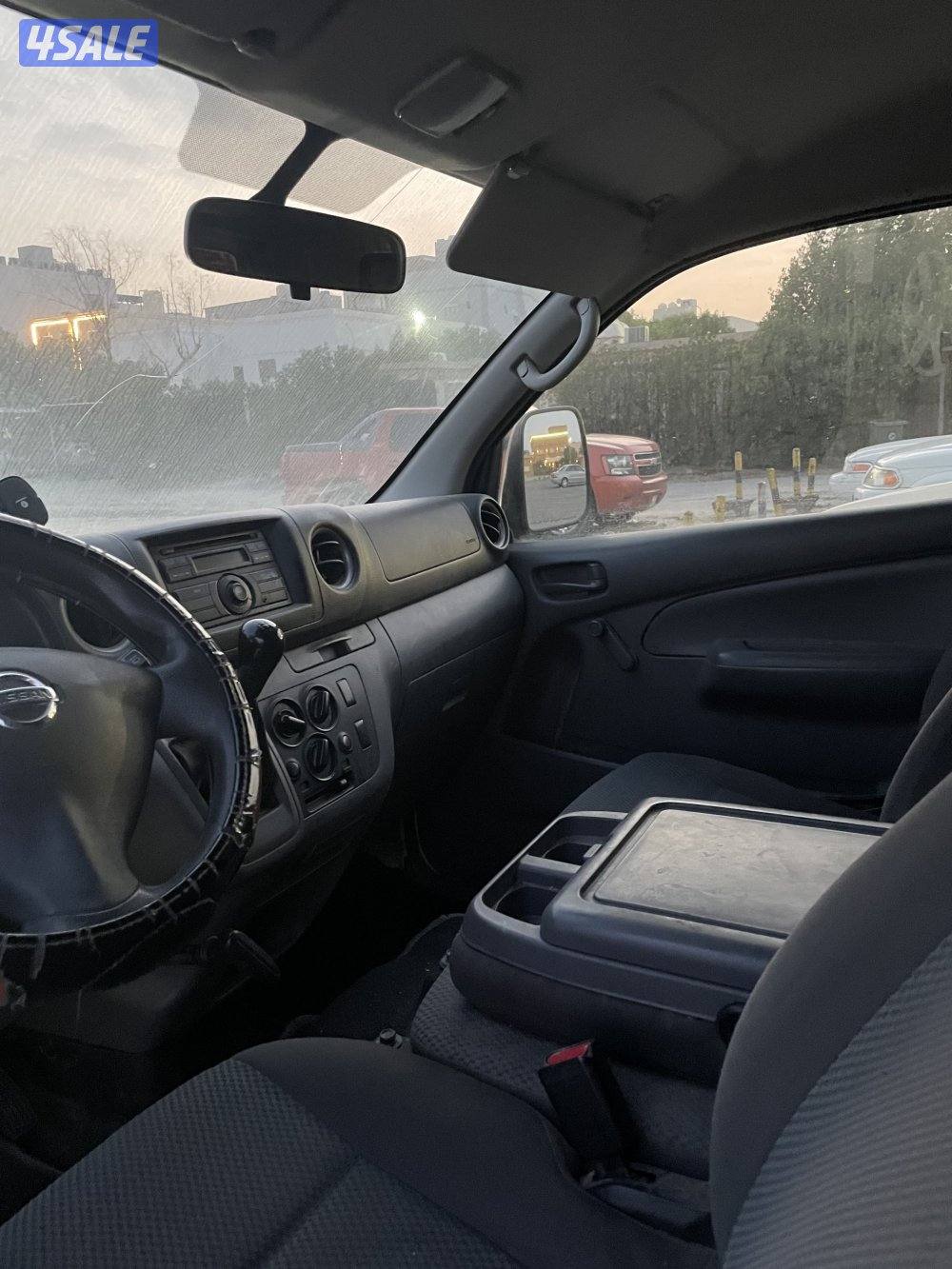 للبيع باص نيسان مقفل2