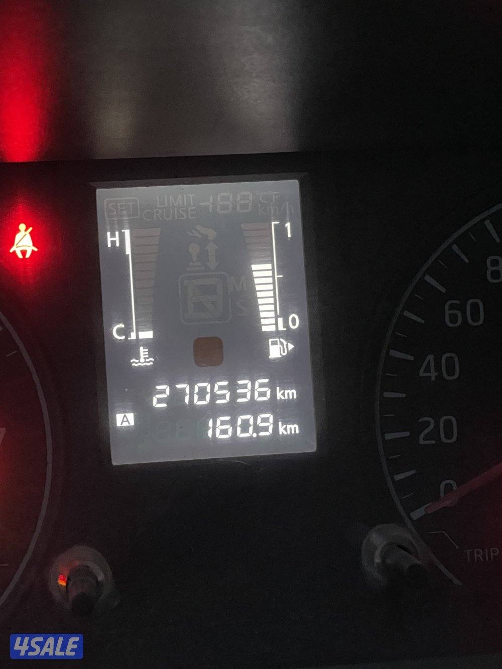 للبيع باص نيسان مقفل3