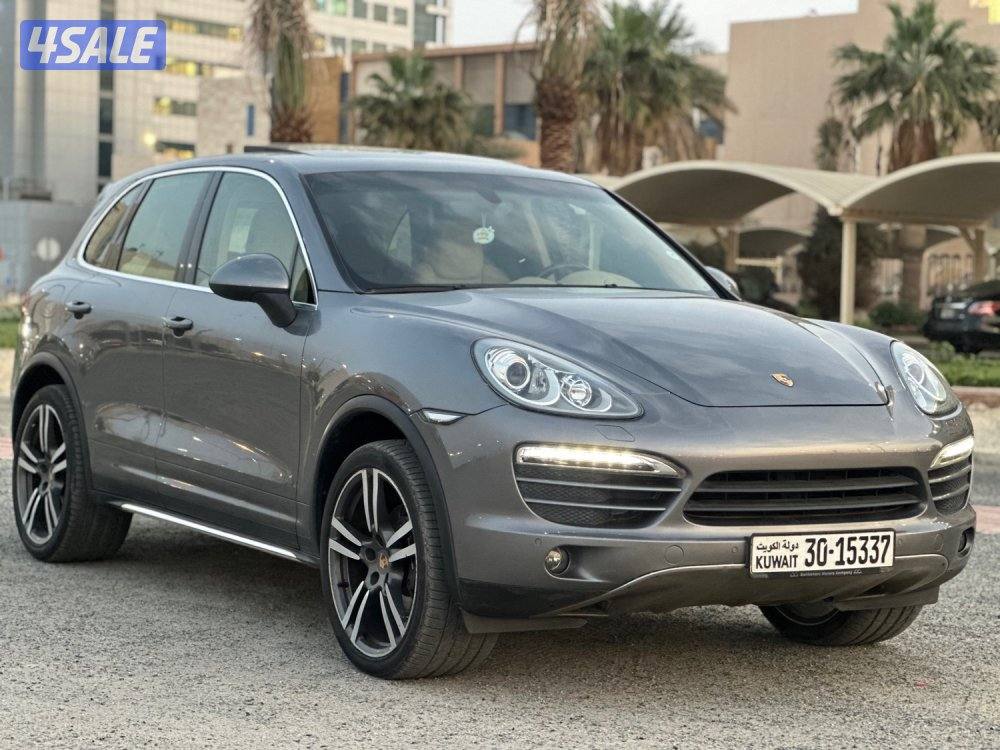 للبيع بورش كايين ماشي ١٣٨ الف كيلو وارد الوكالة بهبهاني0