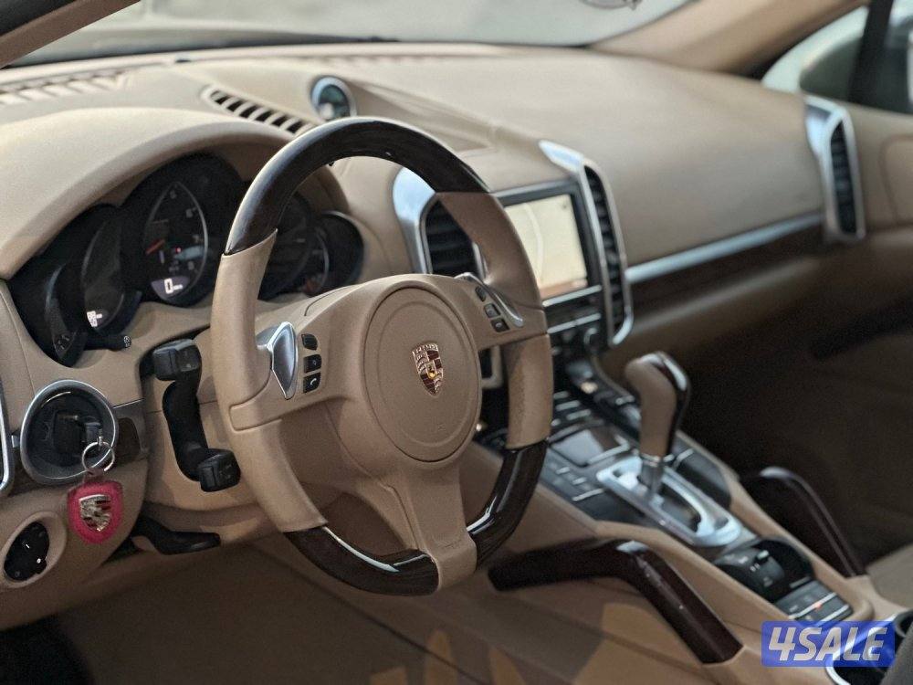 للبيع بورش كايين ماشي ١٣٨ الف كيلو وارد الوكالة بهبهاني7