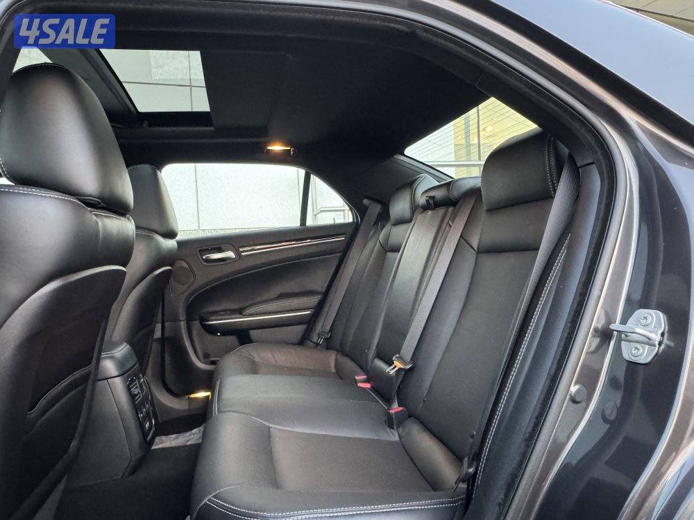 للبيع كرايزلر S 300 موديل 20235