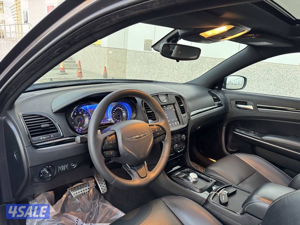 للبيع كرايزلر S 300 موديل 20238