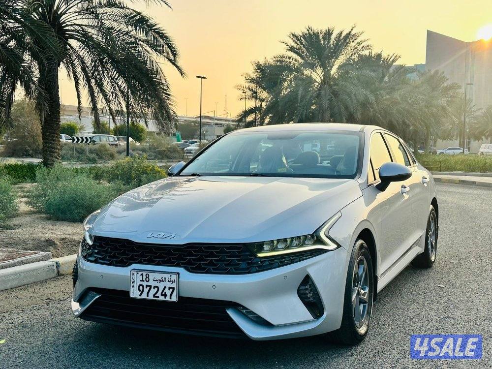 للبيع K5 موديل 2021 بحالة الوكاله0