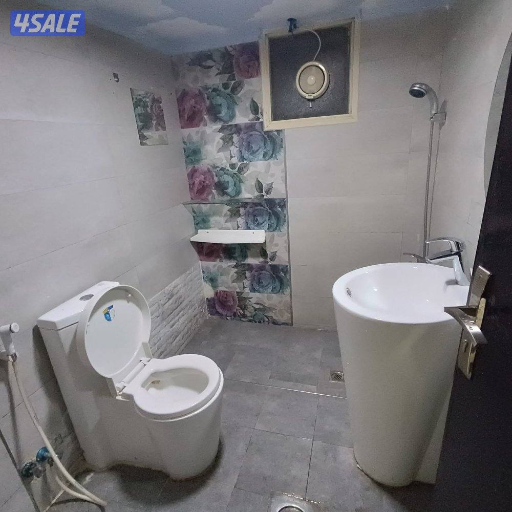 شقةغرفةصالةسوبرلوكس حمام مطبخ كبيرباركية ورق جدران مصفط متوفرة8