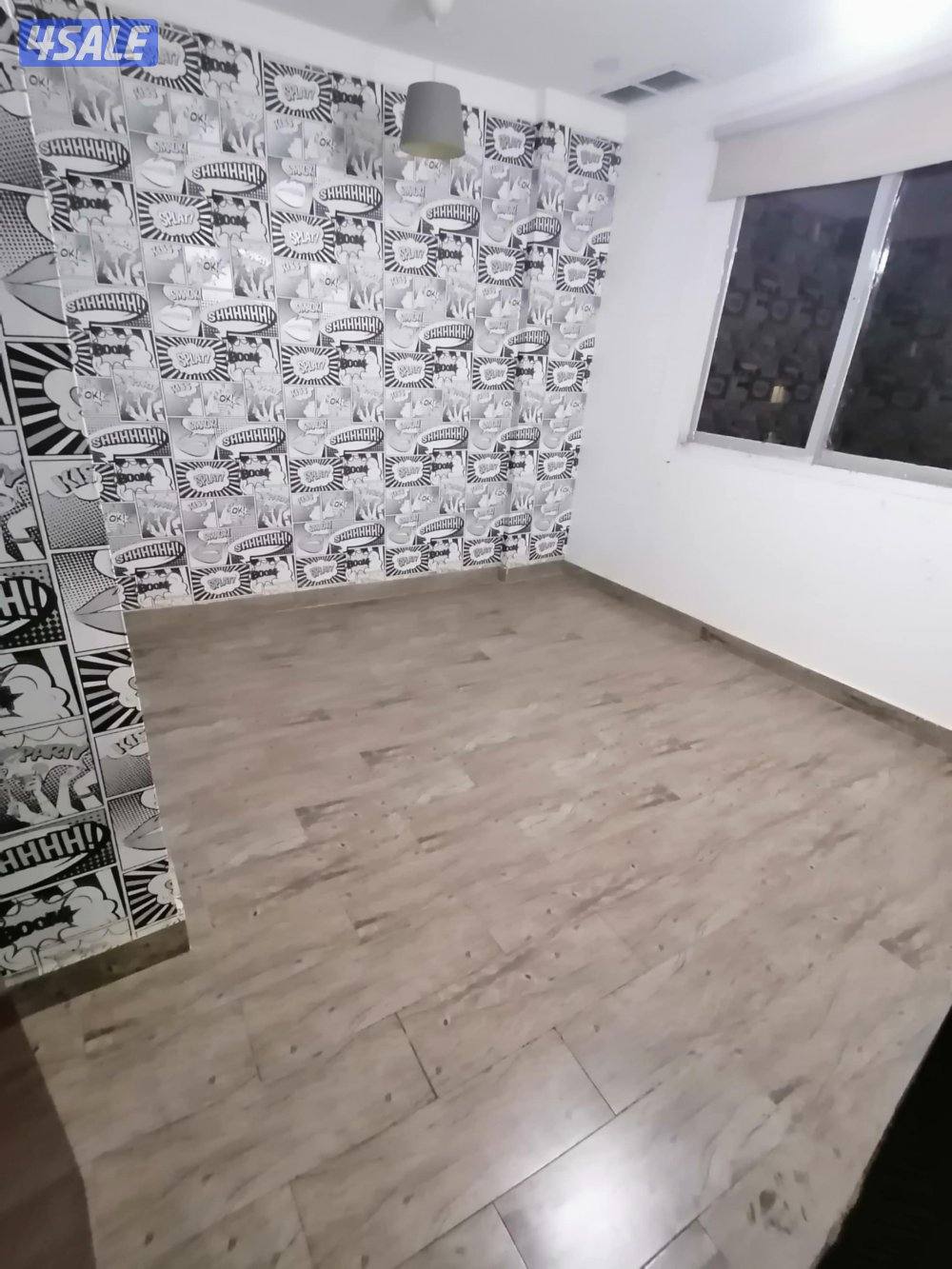 شقةغرفةصالةسوبرلوكس حمام مطبخ كبيرباركية ورق جدران مصفط متوفرة12