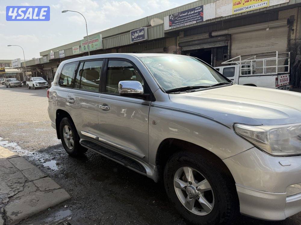 للبيع لاندكروز  GXR وارد قطر v6 شرط الفحص قير مكينه شاصي 20101