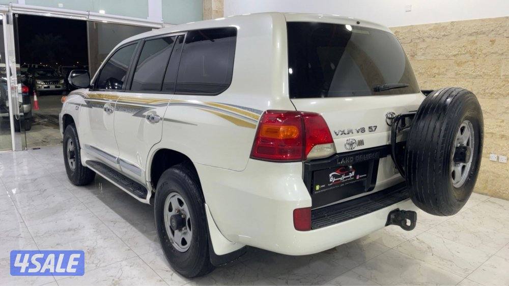 للبيع لاند كروزر 2012  VXR سبير علاق2
