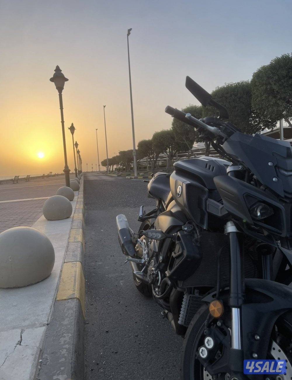 Yamaha mt10 2021 , mileage 13 , new service and tire .1