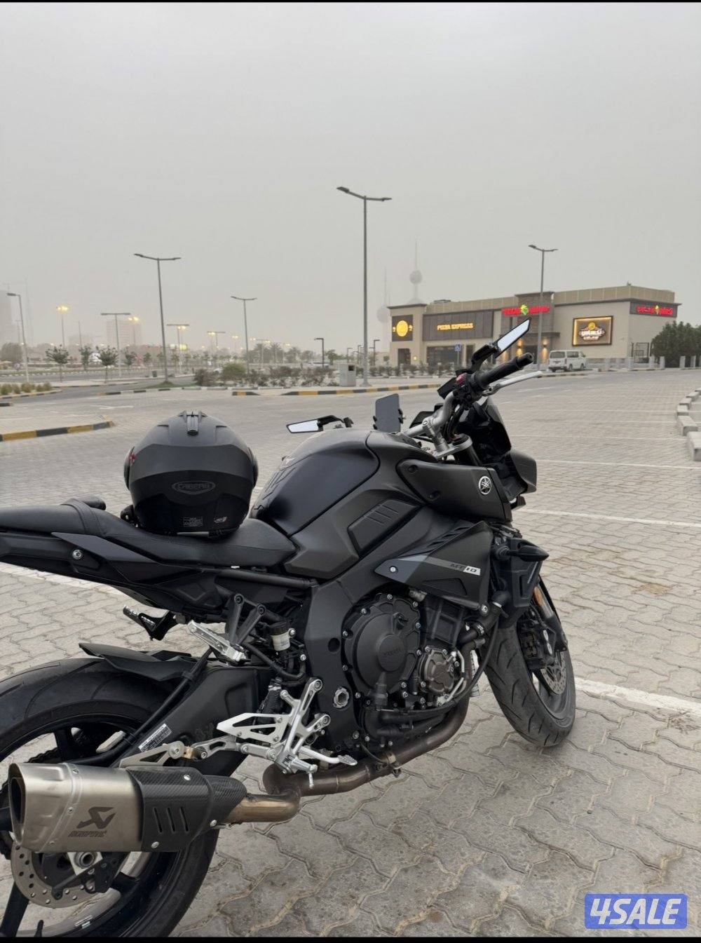 Yamaha mt10 2021 , mileage 13 , new service and tire .4