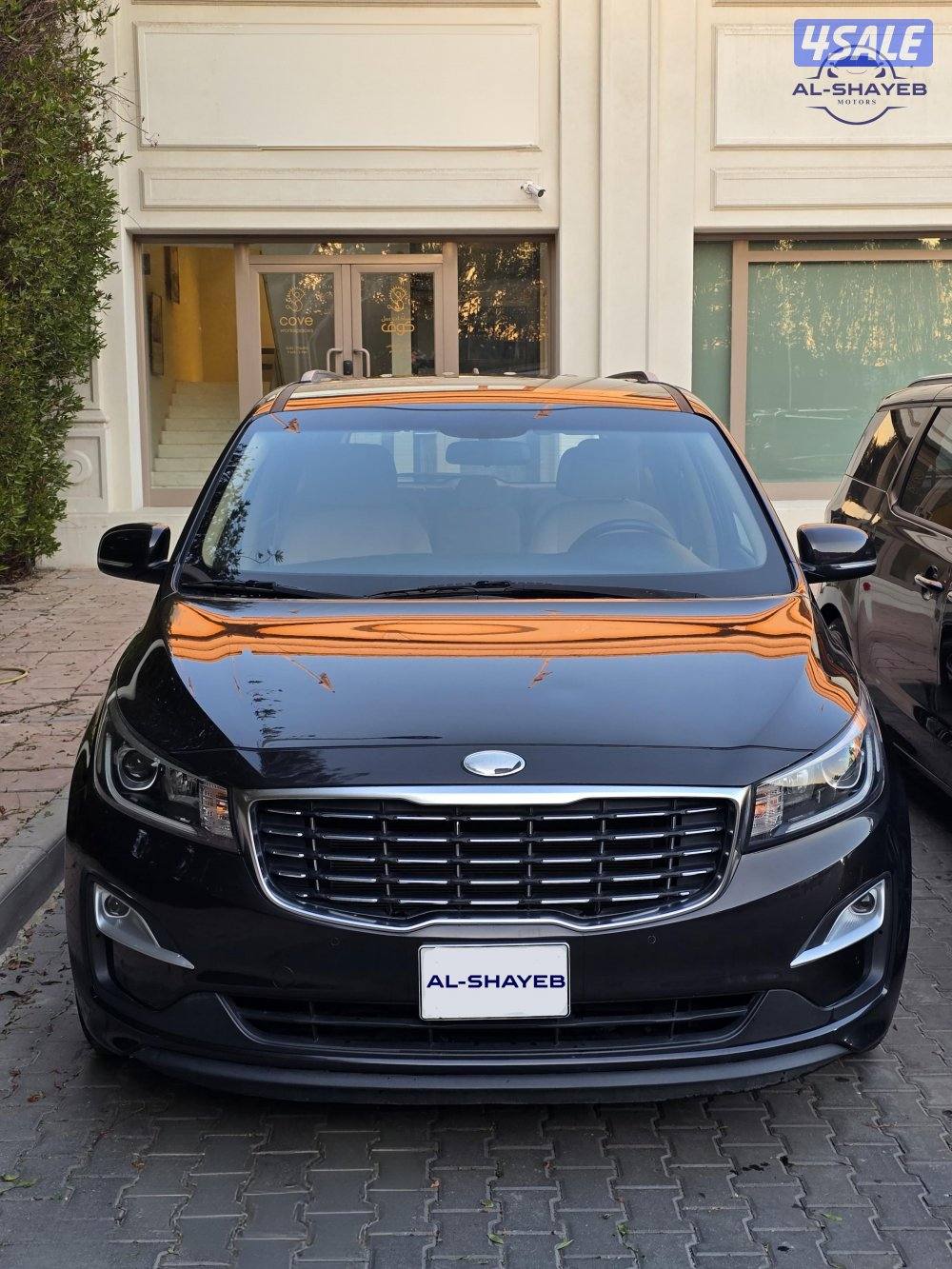 كيا كارنفال موديلات مختلفة5