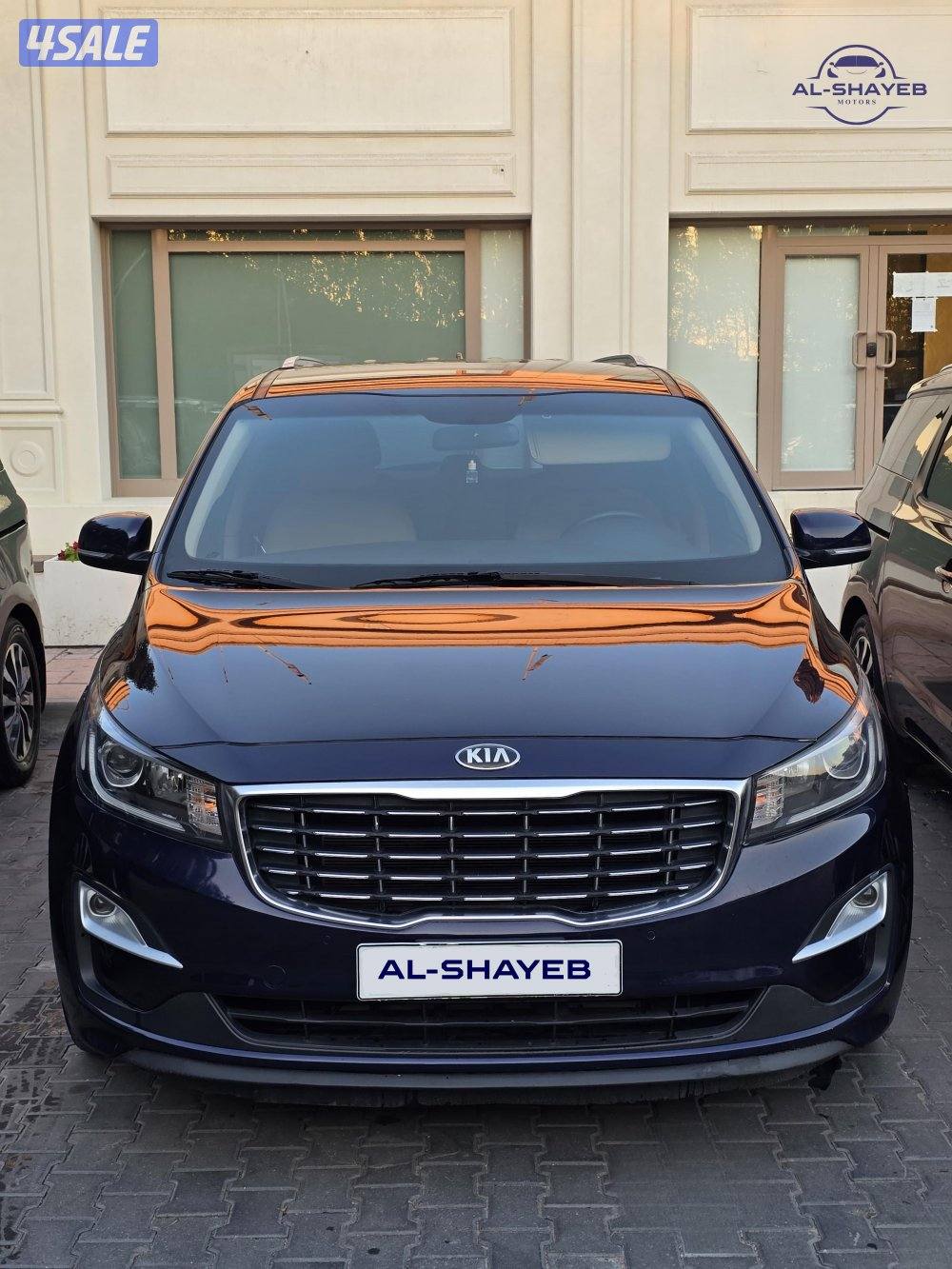 كيا كارنفال موديلات مختلفة3