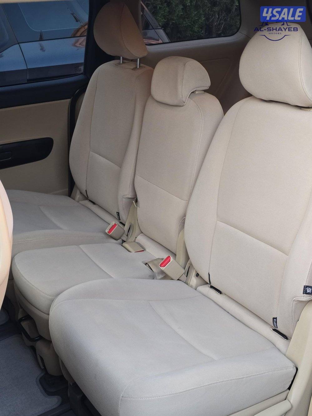 كيا كارنفال موديلات مختلفة6