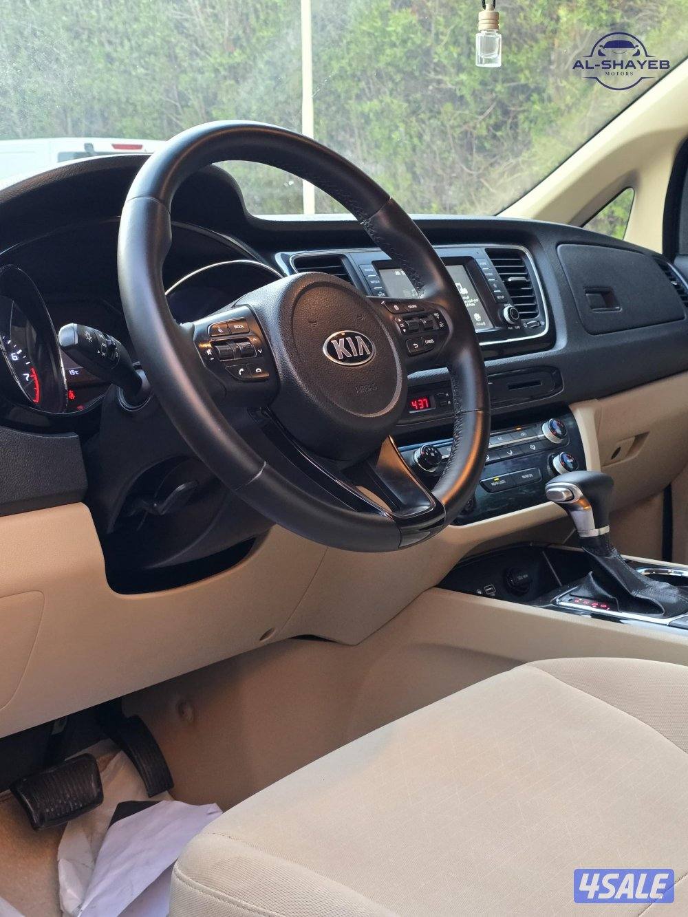 كيا كارنفال موديلات مختلفة9