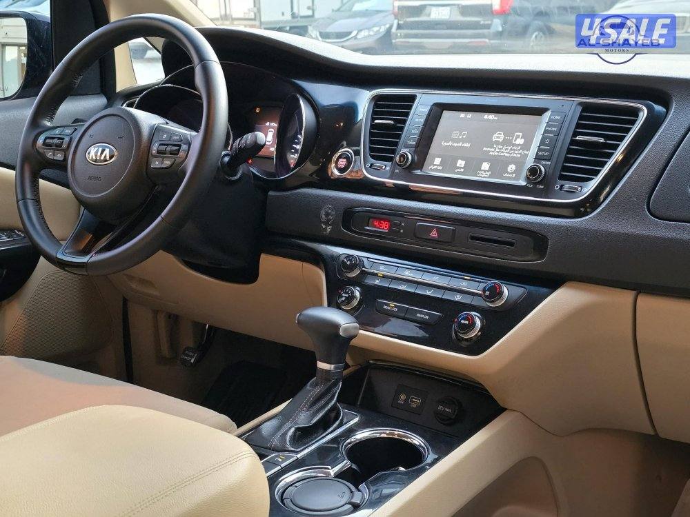 كيا كارنفال موديلات مختلفة8