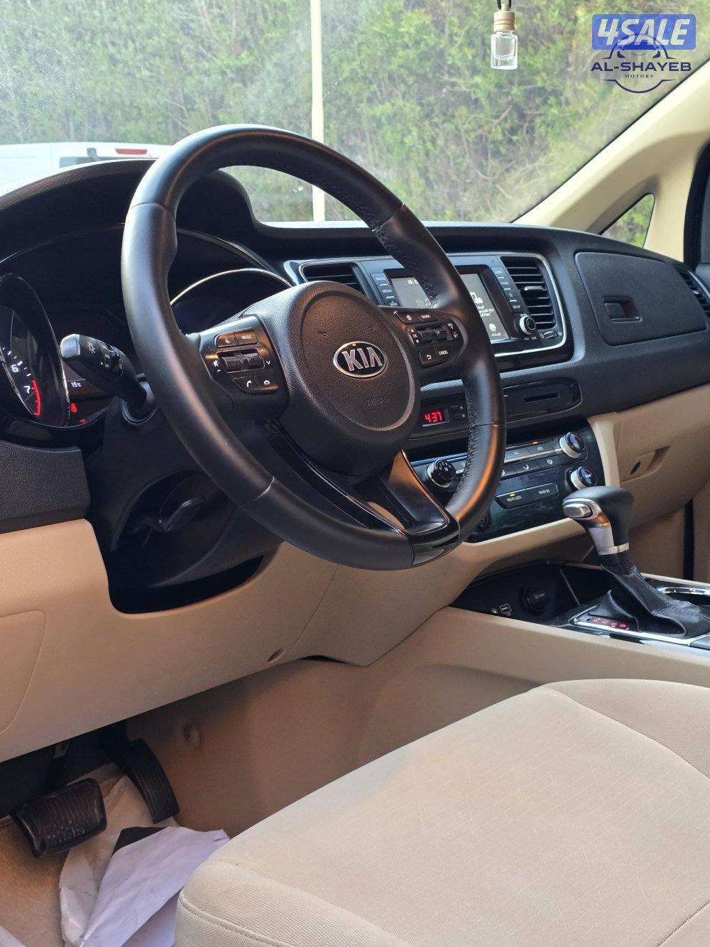 كيا كارنفال موديلات مختلفة9
