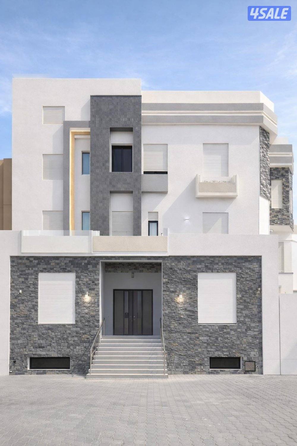 للبيع فيلا في غرب عبدالله المبارك0