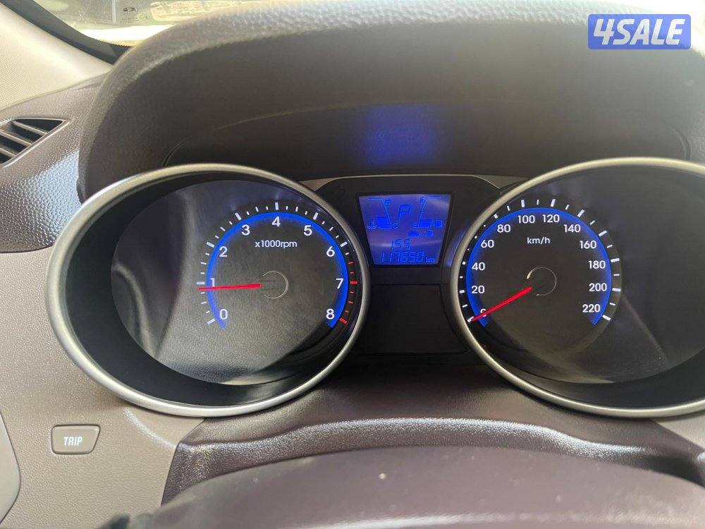 هيونداي توسان ٢٠١٦ بحاله ممتازه جدا ٢٠٠٠ سي سي عداد ١١٩ ألف9