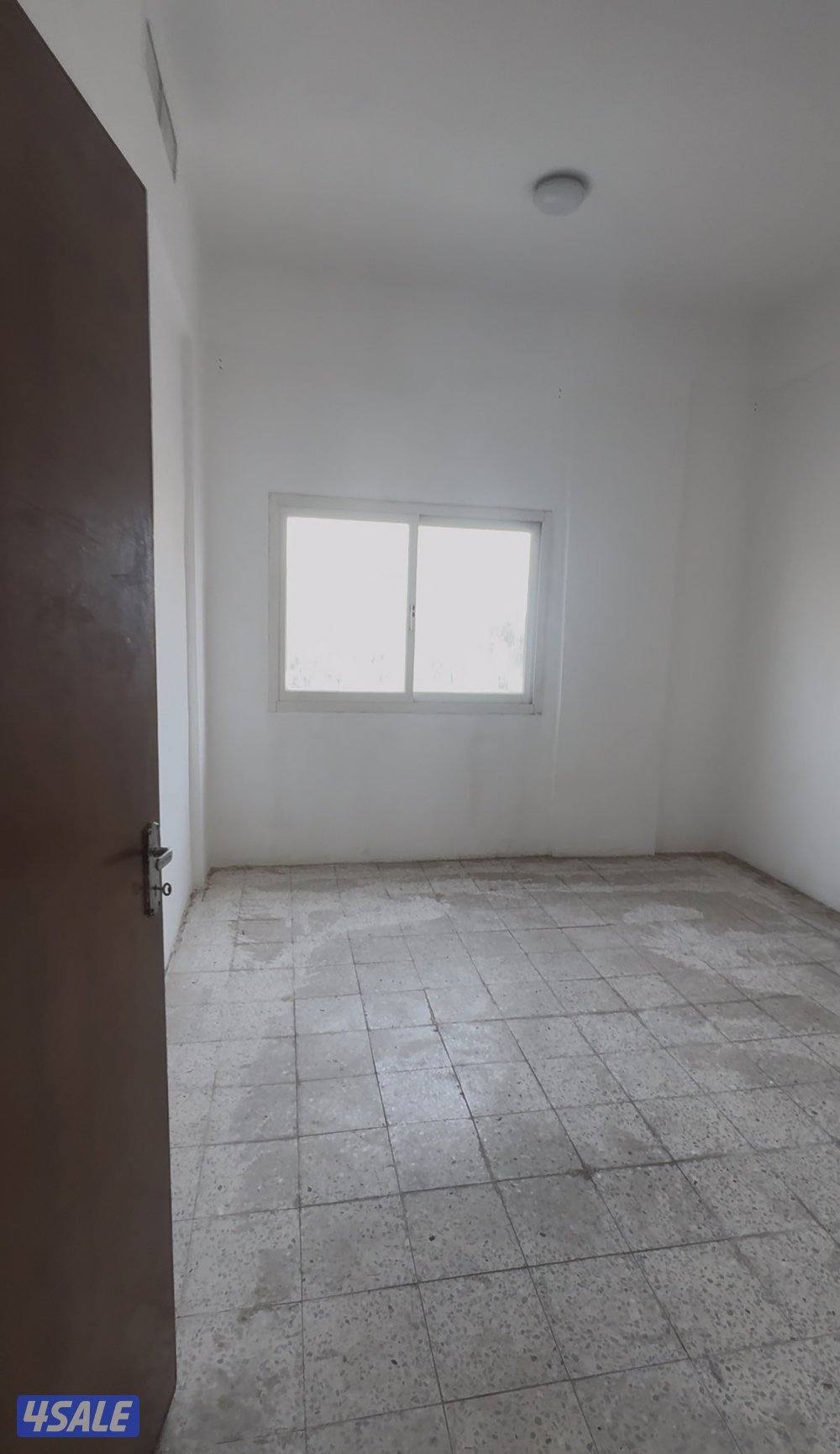 شقه غرفه وصاله للايجار بنايه قديمه1