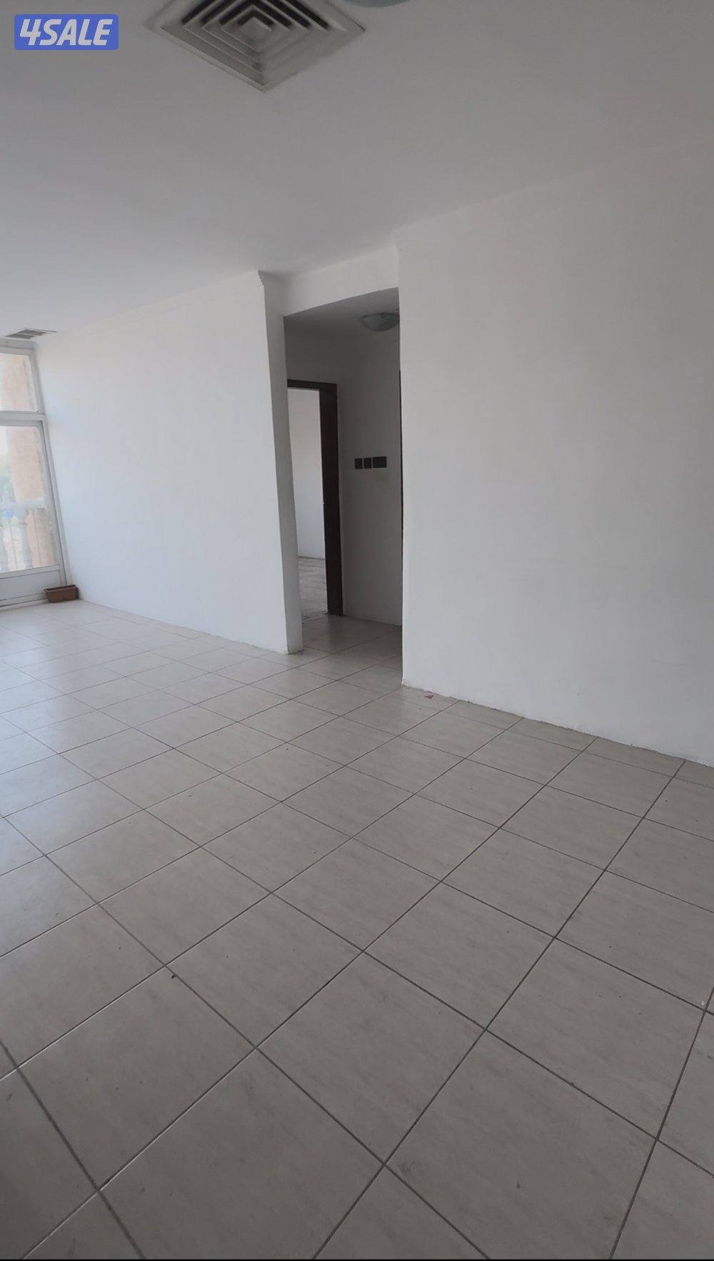 شقه غرفه وصاله للايجار بنايه قديمه3