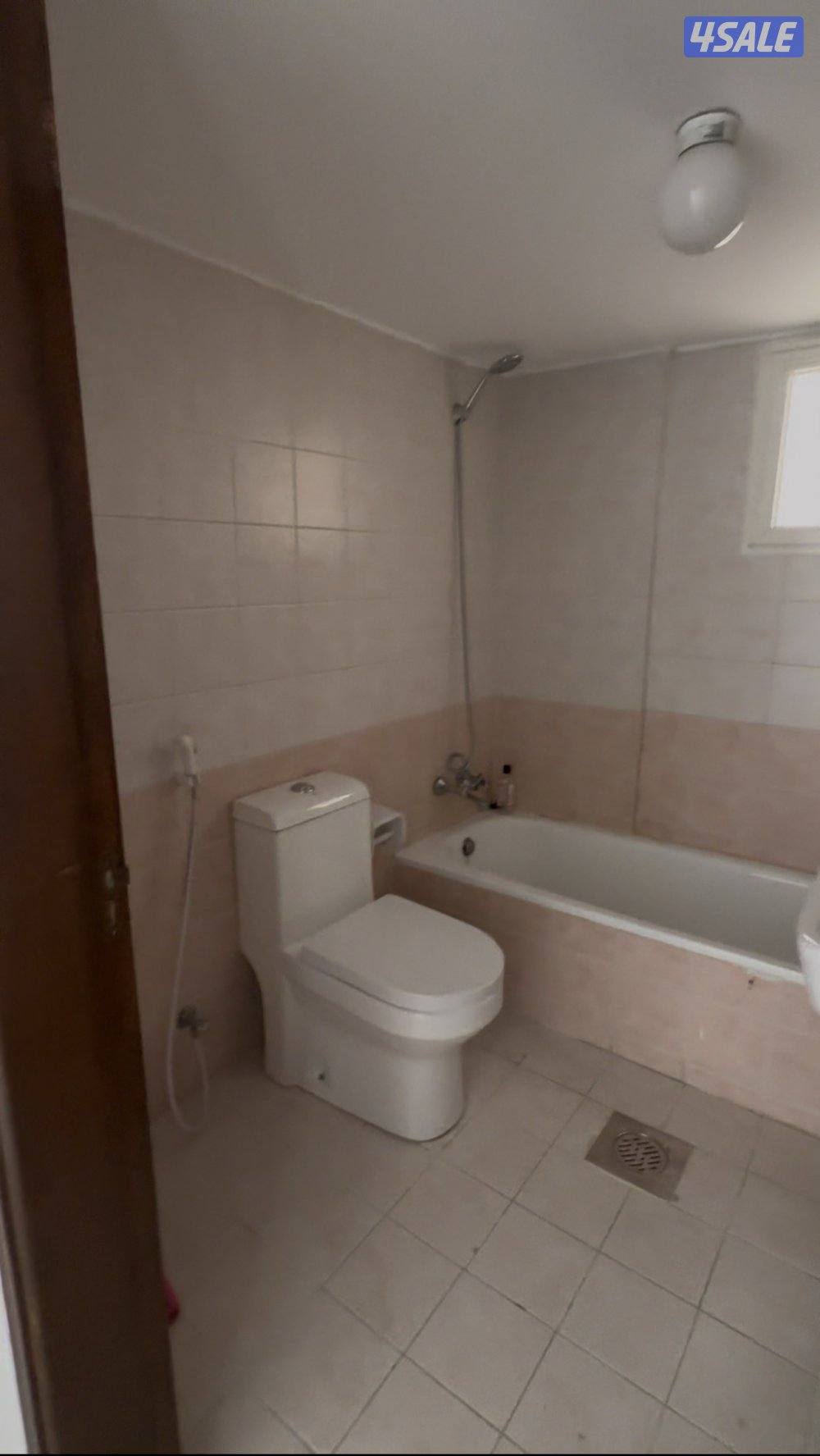 شقه غرفه وصاله للايجار بنايه قديمه4