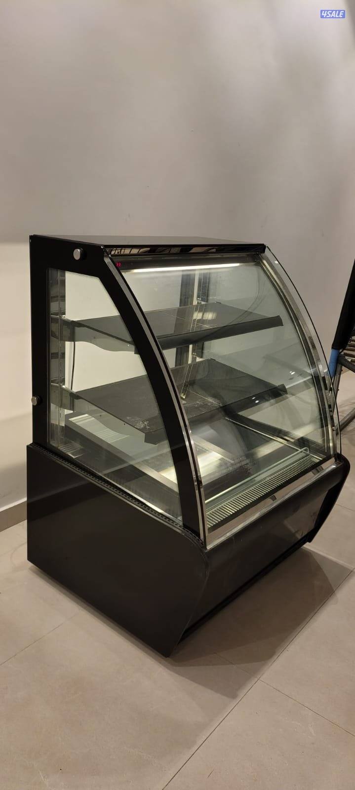 للبيع ثلاجة عرض السعر 350 kd1