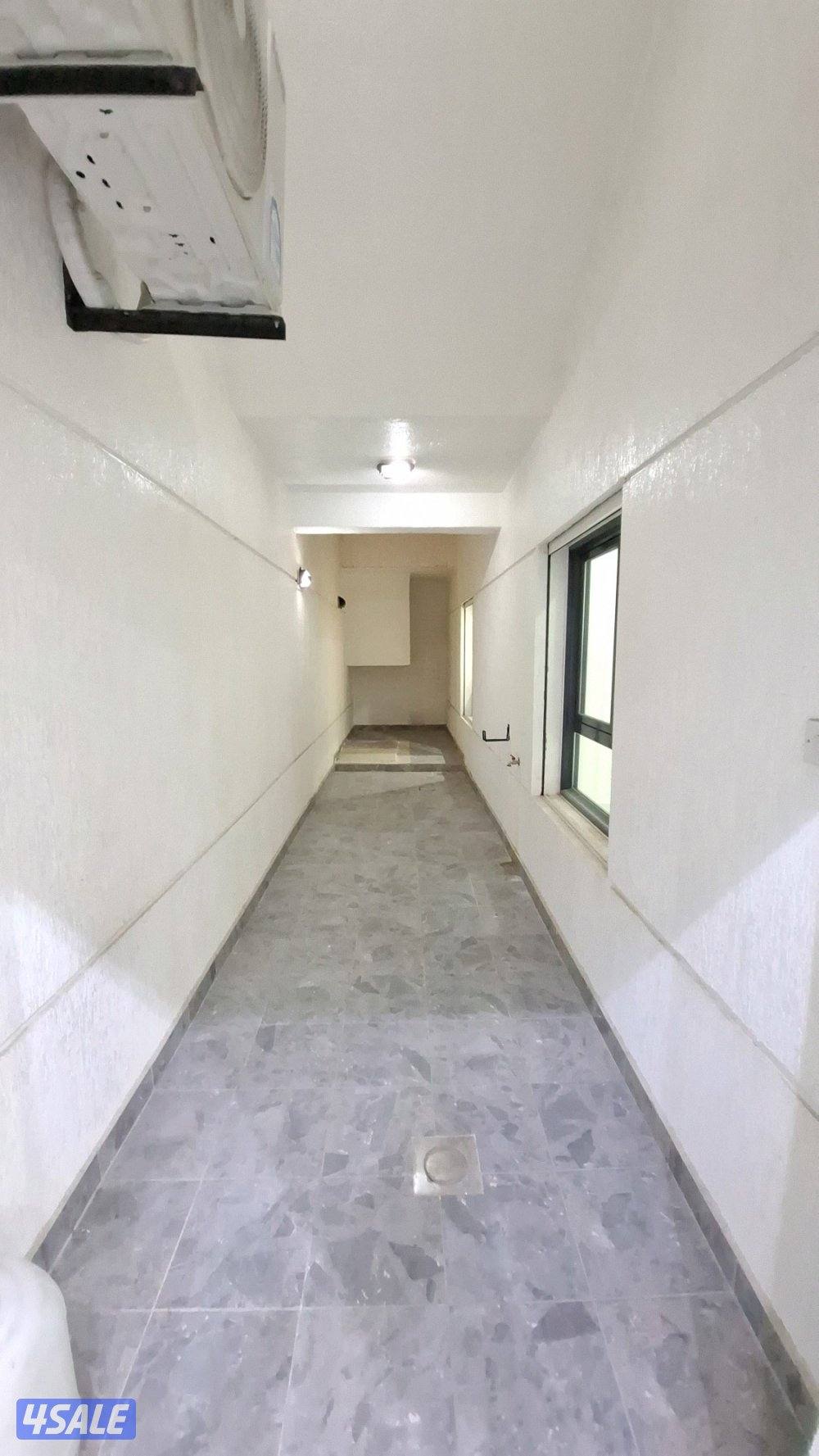 دور  ارضي  في المسايل مساحات كبير ة للصالة والغرف  و نظيف  4 غرف4