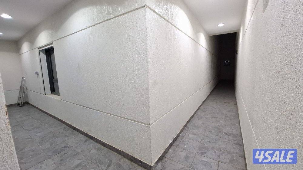 دور  ارضي  في المسايل مساحات كبير ة للصالة والغرف  و نظيف  4 غرف7