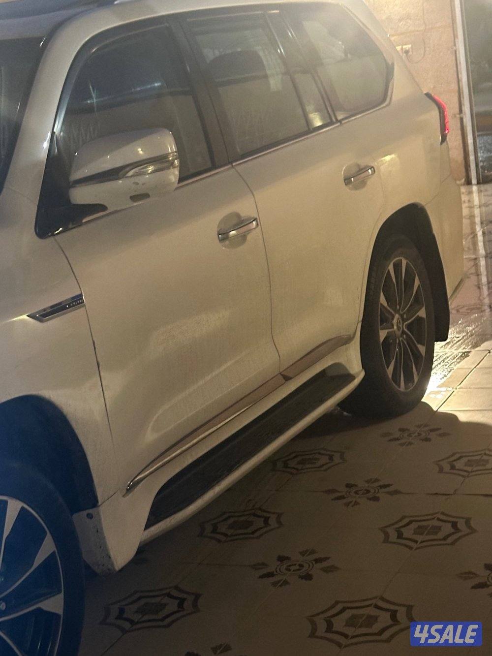 للبيع جيب لكزس موديل 2010 مجدد من الداخل والخارج 20215