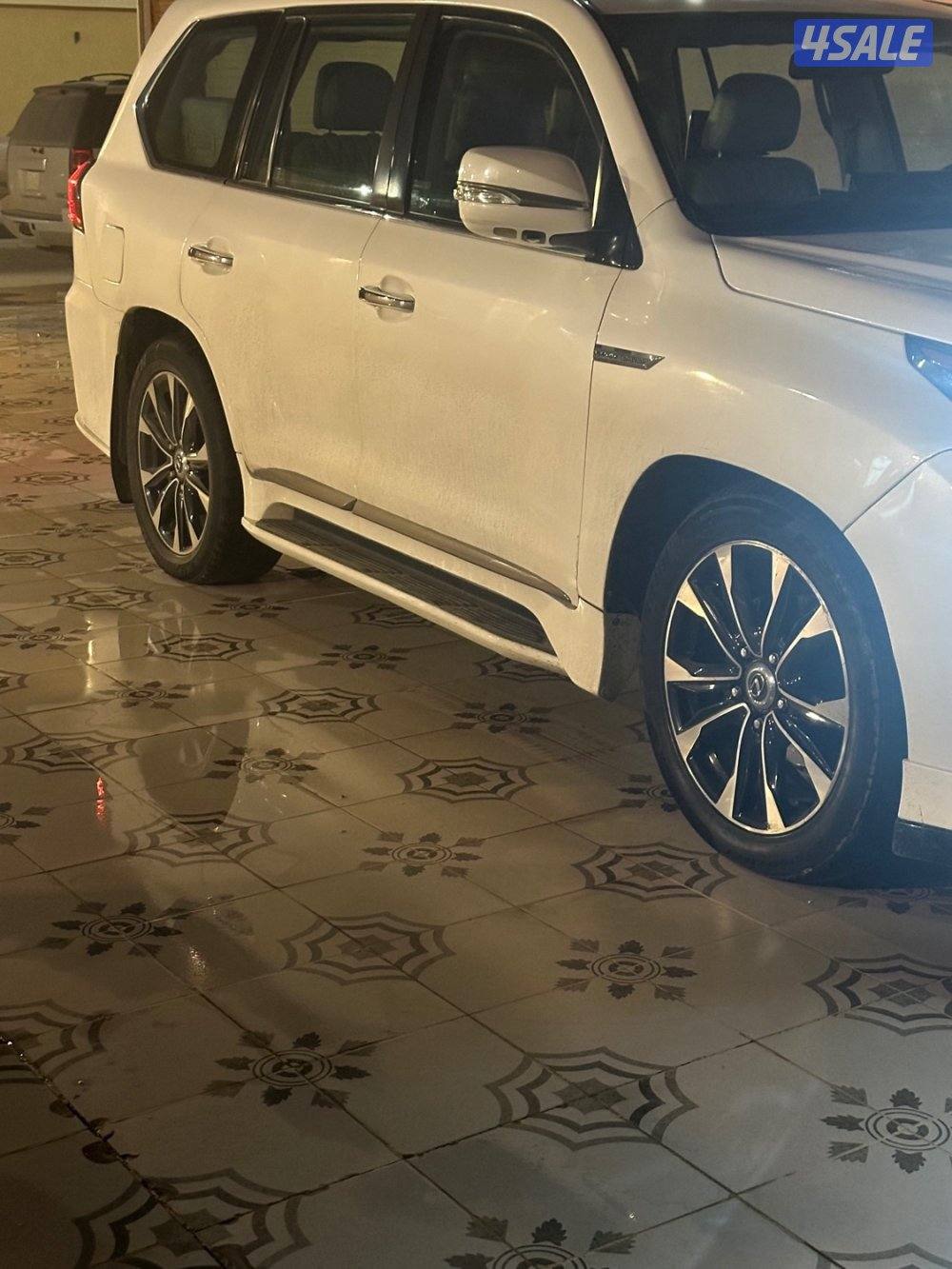 للبيع جيب لكزس موديل 2010 مجدد من الداخل والخارج 20214