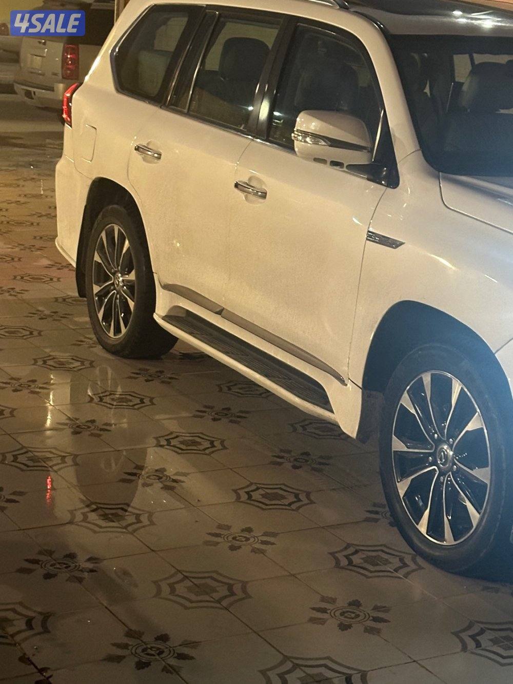 للبيع جيب لكزس موديل 2010 مجدد من الداخل والخارج 20216