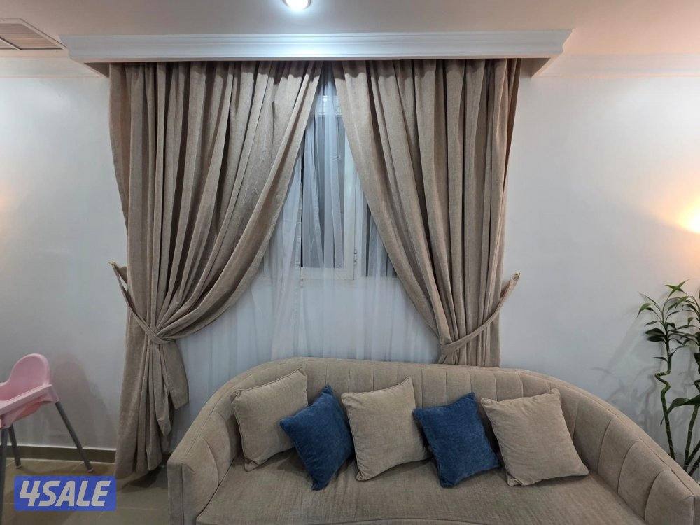 صالة للبيع كنب و برادي مع سجاده و طاولات الوسط1