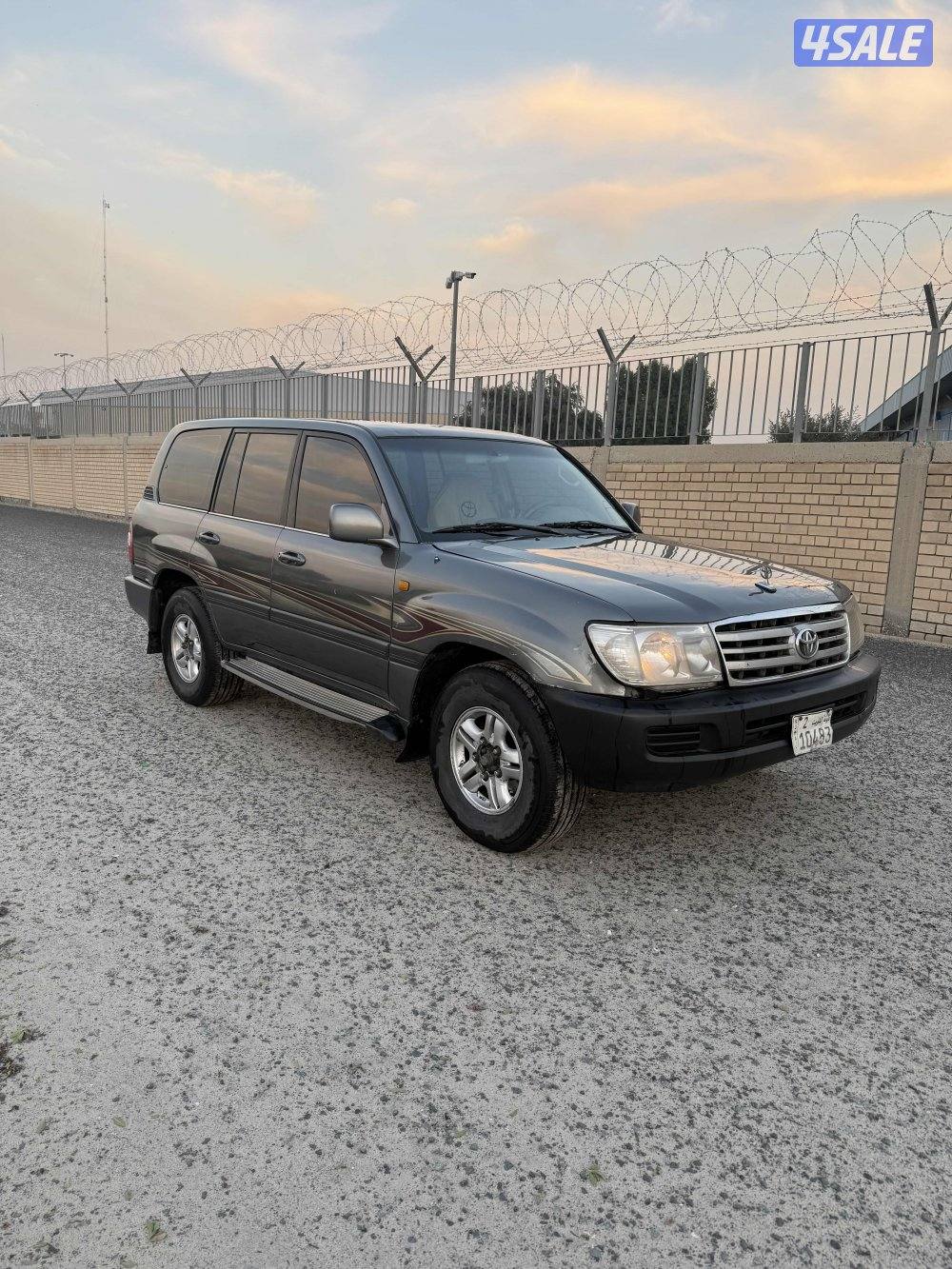 للبيع لاند كروز موديل ٢٠٠٢0