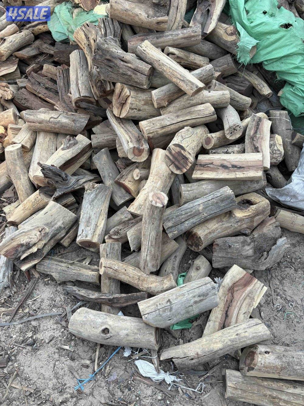 يوجد حطب سمر وحطب زيتون وفحم افريقى البقره وفحم سداسى كرتون شرط الجوده2