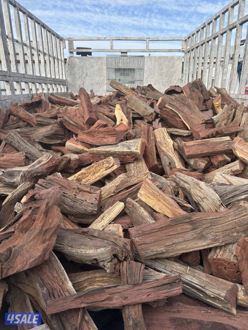 يوجد حطب سمر وحطب زيتون وفحم افريقى البقره وفحم سداسى كرتون شرط الجوده8