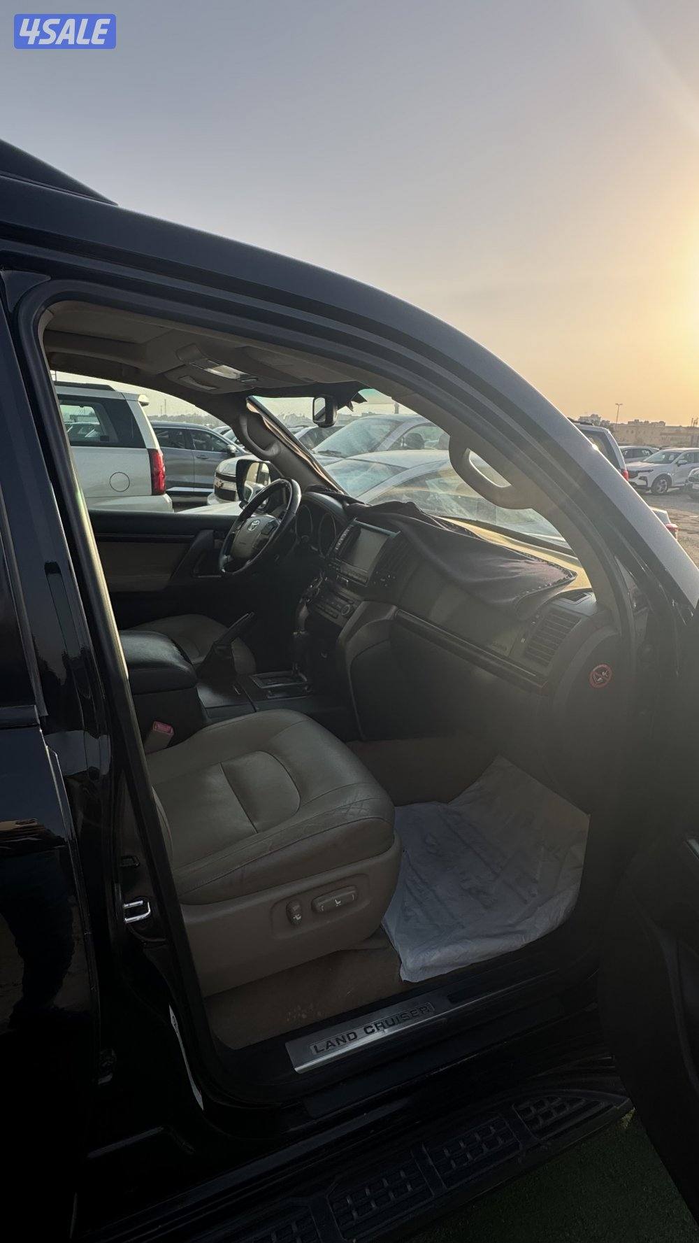 للبيع لاند كروز VXR4