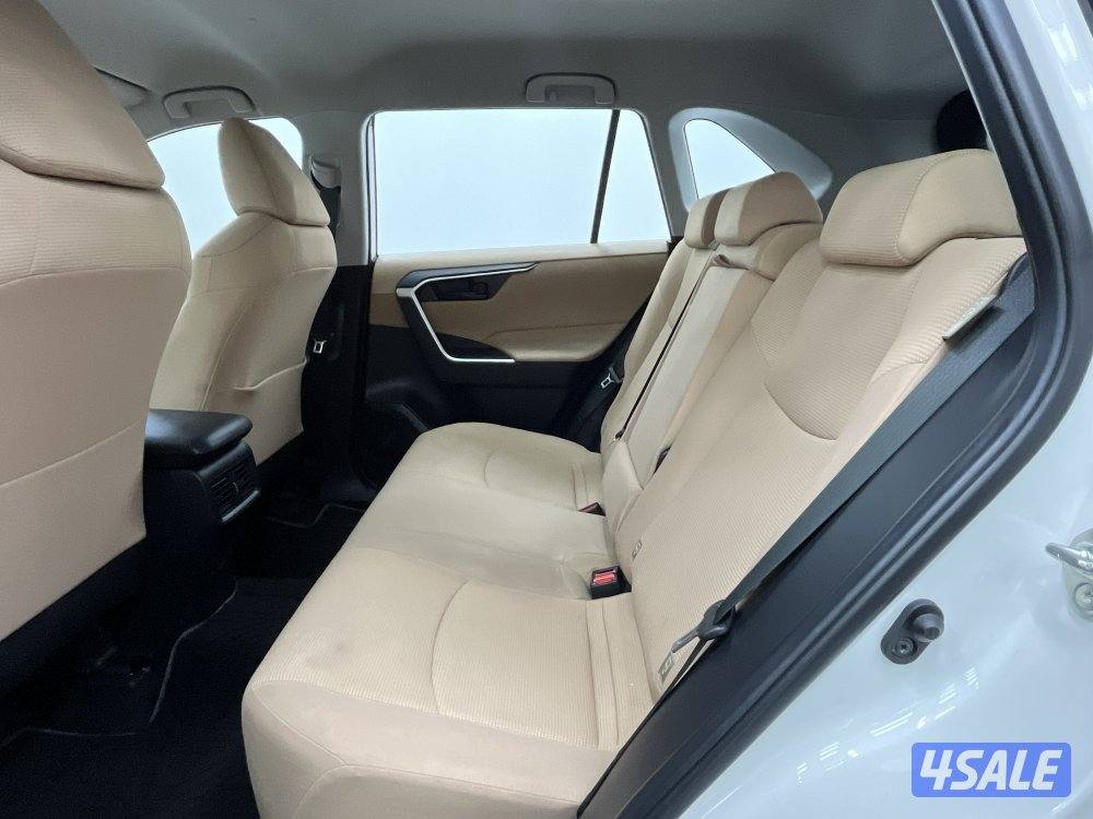 TOYOTA RAV401 4X2 STANDARD OPTION3
