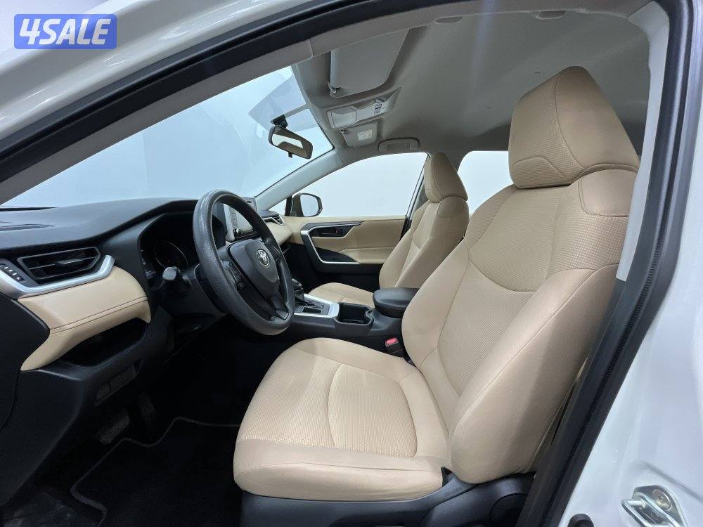 TOYOTA RAV401 4X2 STANDARD OPTION4