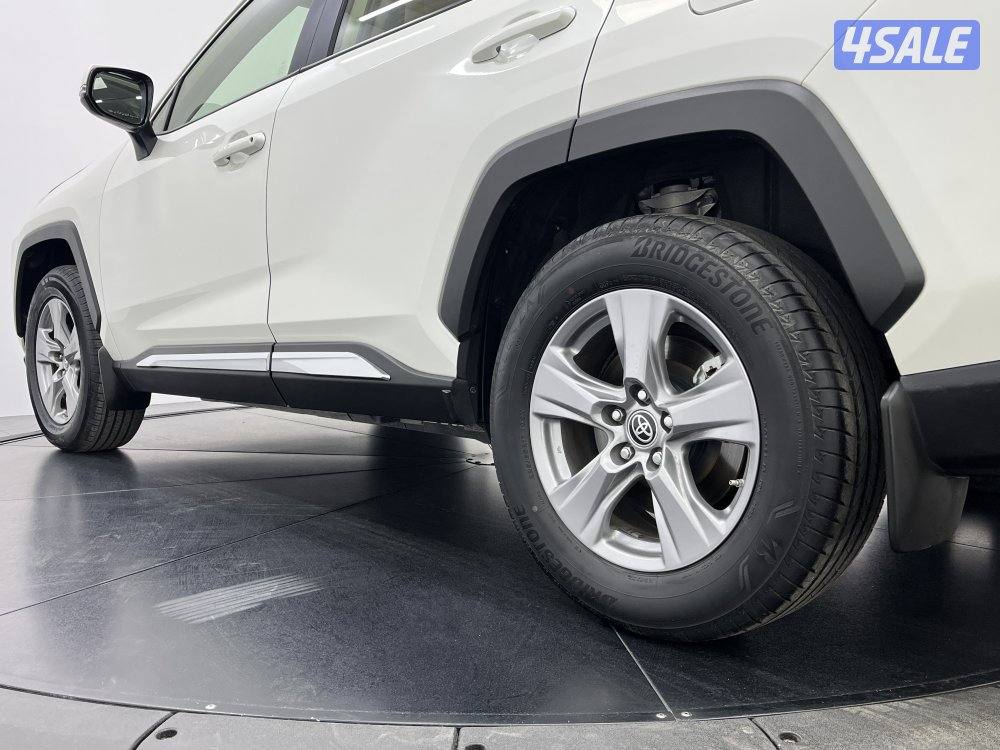 TOYOTA RAV401 4X2 STANDARD OPTION9
