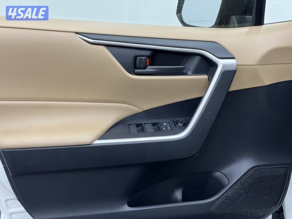 TOYOTA RAV401 4X2 STANDARD OPTION10