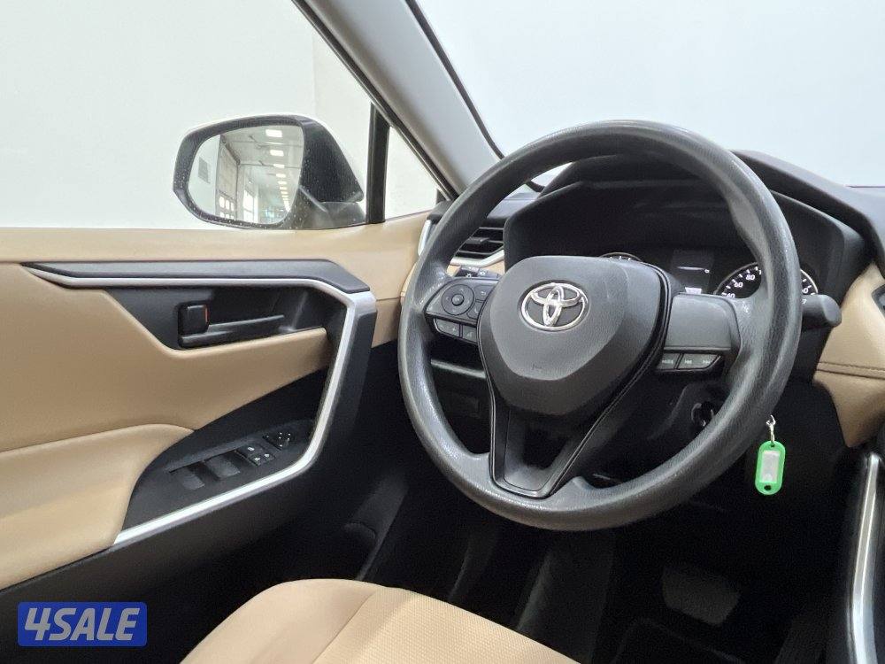 TOYOTA RAV401 4X2 STANDARD OPTION12